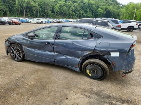 Used 2026 Toyota Prius XLE FWD image 3