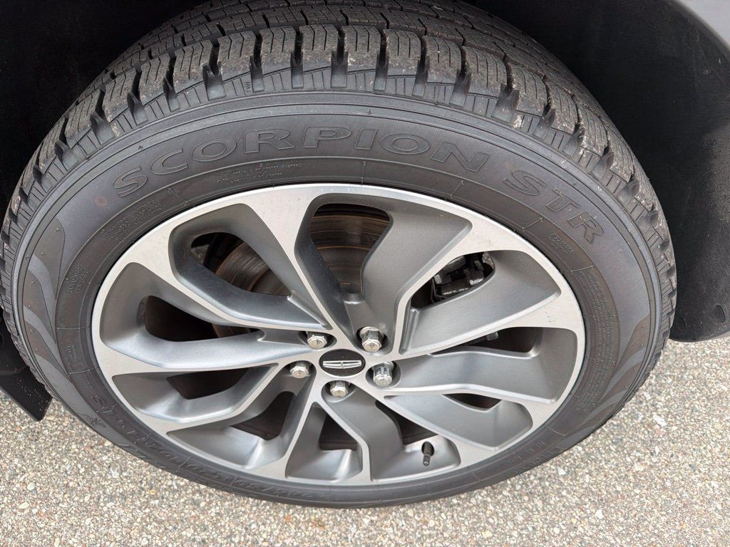 Used 2023 Lincoln Nautilus Reserve AWD/4WD image 9
