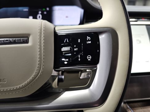 Used 2025 Land Rover Range Rover SE image 20