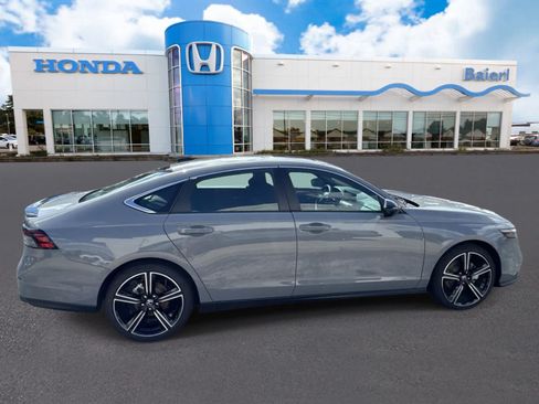 Used 2025 Honda Accord Sport image 6