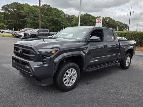 Used 2025 Toyota Tacoma SR5 AWD/4WD image 3
