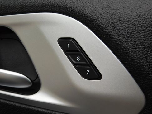 Used 2023 Chrysler Pacifica Touring-L w/ Uconnect Theater Family Group FWD image 28