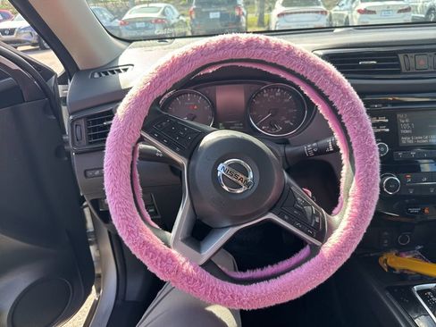 Used 2017 Nissan Rogue S image 9