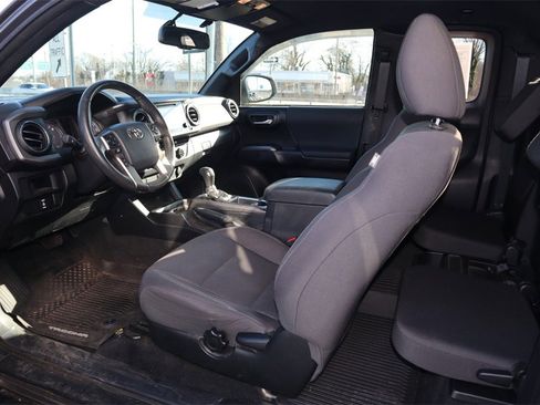 Used 2017 Toyota Tacoma TRD Sport image 13