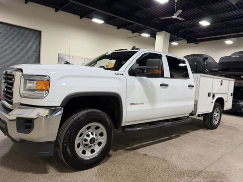 Used 2017 GMC Sierra 3500 4x4 Crew Cab w/ Snow Plow Prep Package image 10