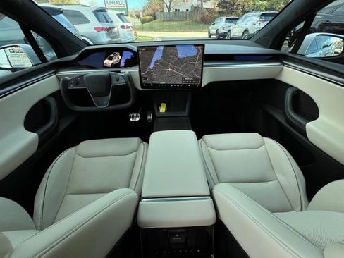 Used 2022 Tesla Model X Plaid image 8