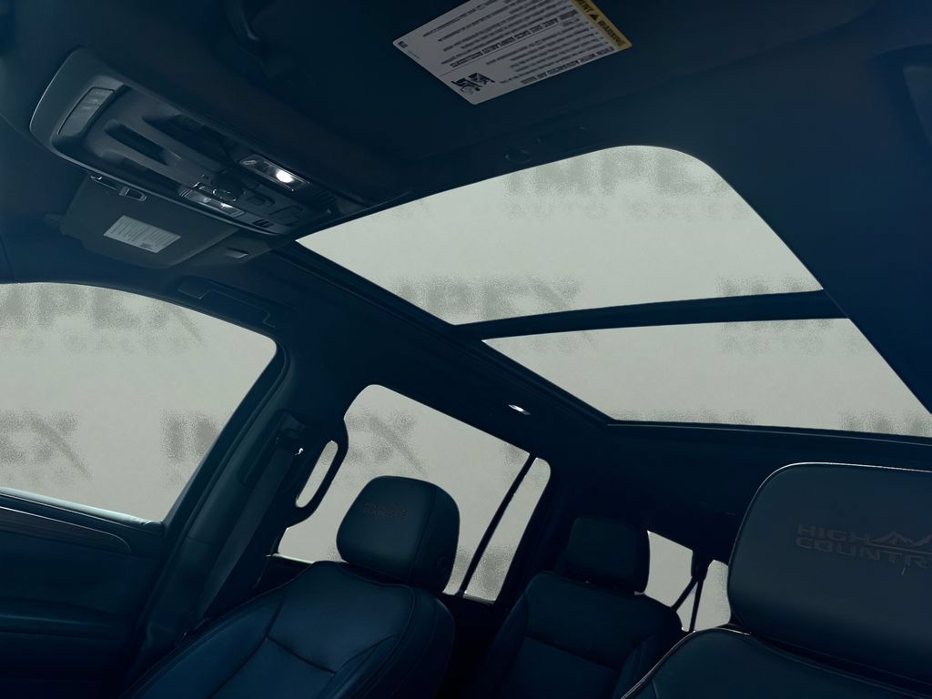 Used 2021 Chevrolet Suburban High Country AWD/4WD image 23