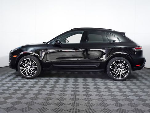 Certified 2025 Porsche Macan image 2