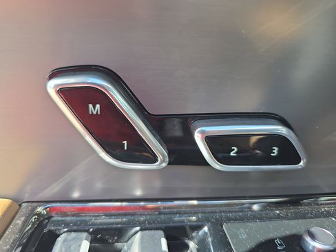 Used 2024 Land Rover Range Rover Sport SE image 29