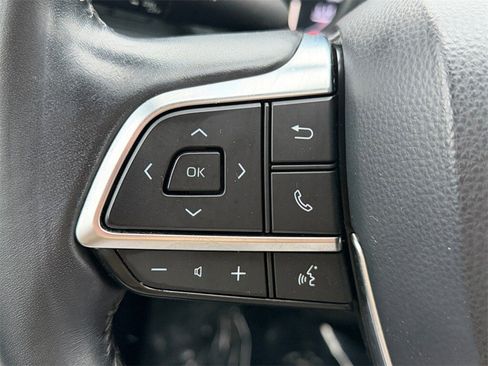 Used 2020 Toyota Highlander XLE image 25