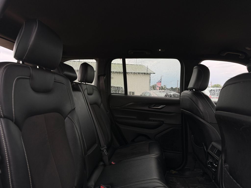 Used 2023 Jeep Grand Cherokee Altitude AWD/4WD image 40