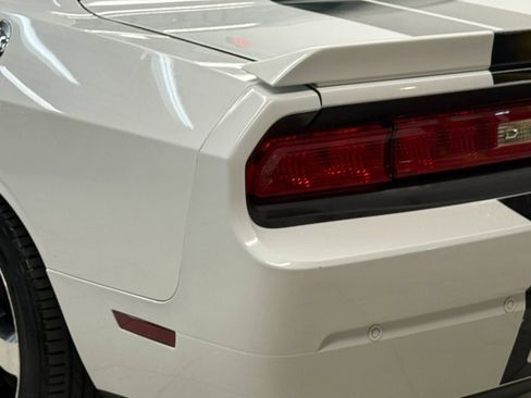 Used 2014 Dodge Challenger SRT8 w/ Harman/Kardon Audio Group image 12