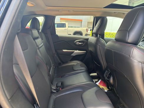 Used 2017 Jeep Cherokee Trailhawk w/ Comfort/Convenience Group image 16