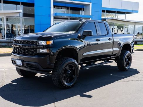 Used 2019 Chevrolet Silverado 1500 Custom w/ Custom Value Package AWD/4WD image 1