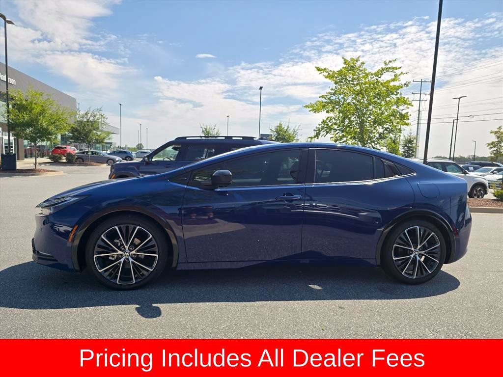Used 2024 Toyota Prius XLE FWD image 6