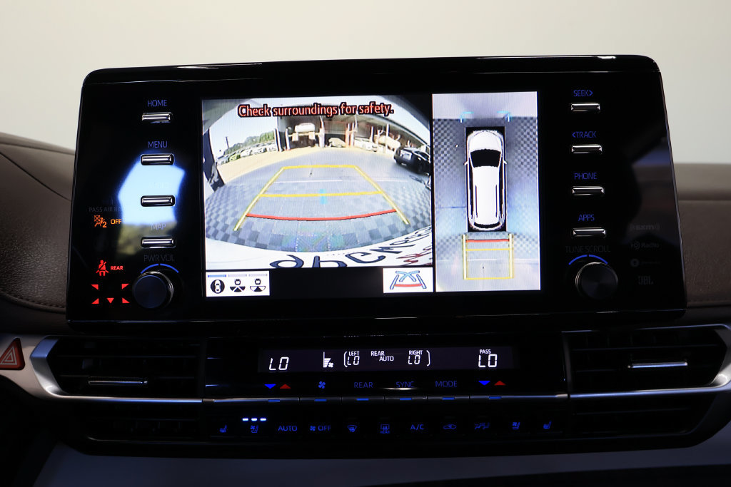Used 2024 Toyota Sienna Platinum FWD image 33