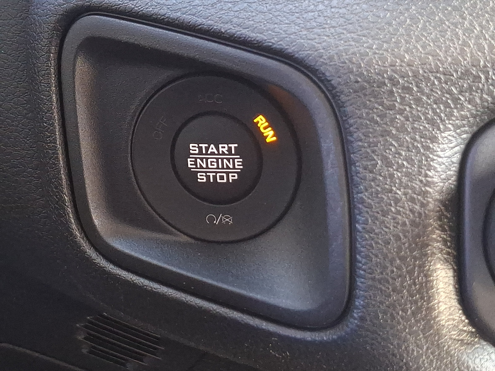 Used 2025 Jeep Gladiator Sport AWD/4WD image 23
