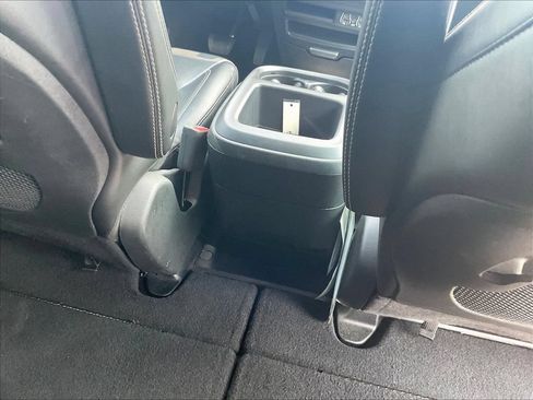 Used 2025 Chrysler Pacifica Select FWD image 10