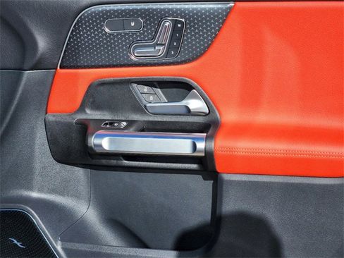 New 2025 Mercedes-Benz GLB 35 AMG 4MATIC image 15