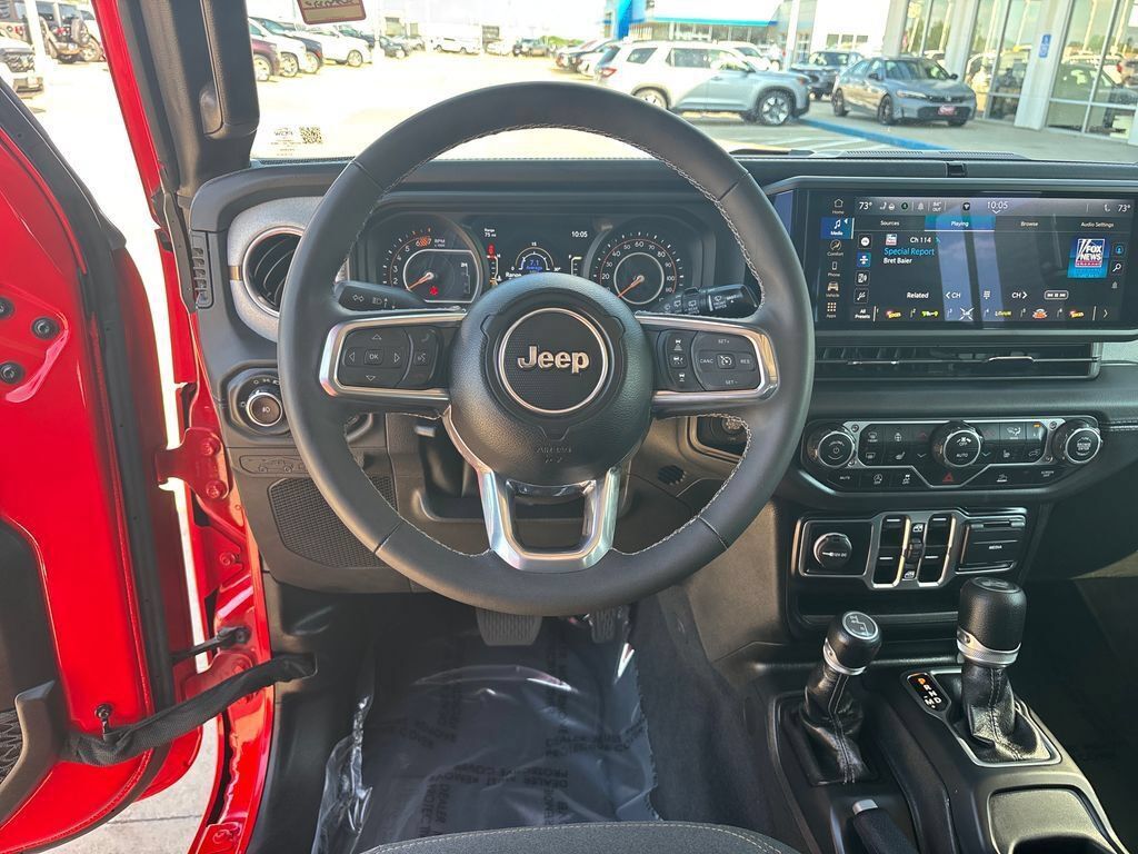 Used 2025 Jeep Wrangler Unlimited Sahara AWD/4WD image 13