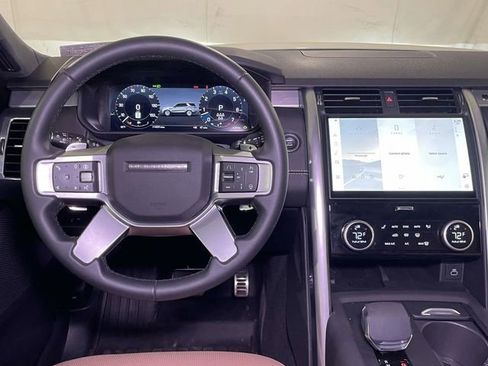 Used 2025 Land Rover Discovery Dynamic SE image 28