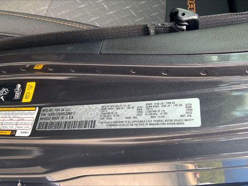 Used 2025 Jeep Gladiator Mojave AWD/4WD image 35