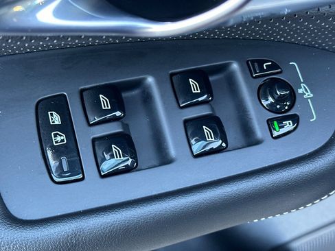 Used 2022 Volvo XC90 T8 R-Design image 15