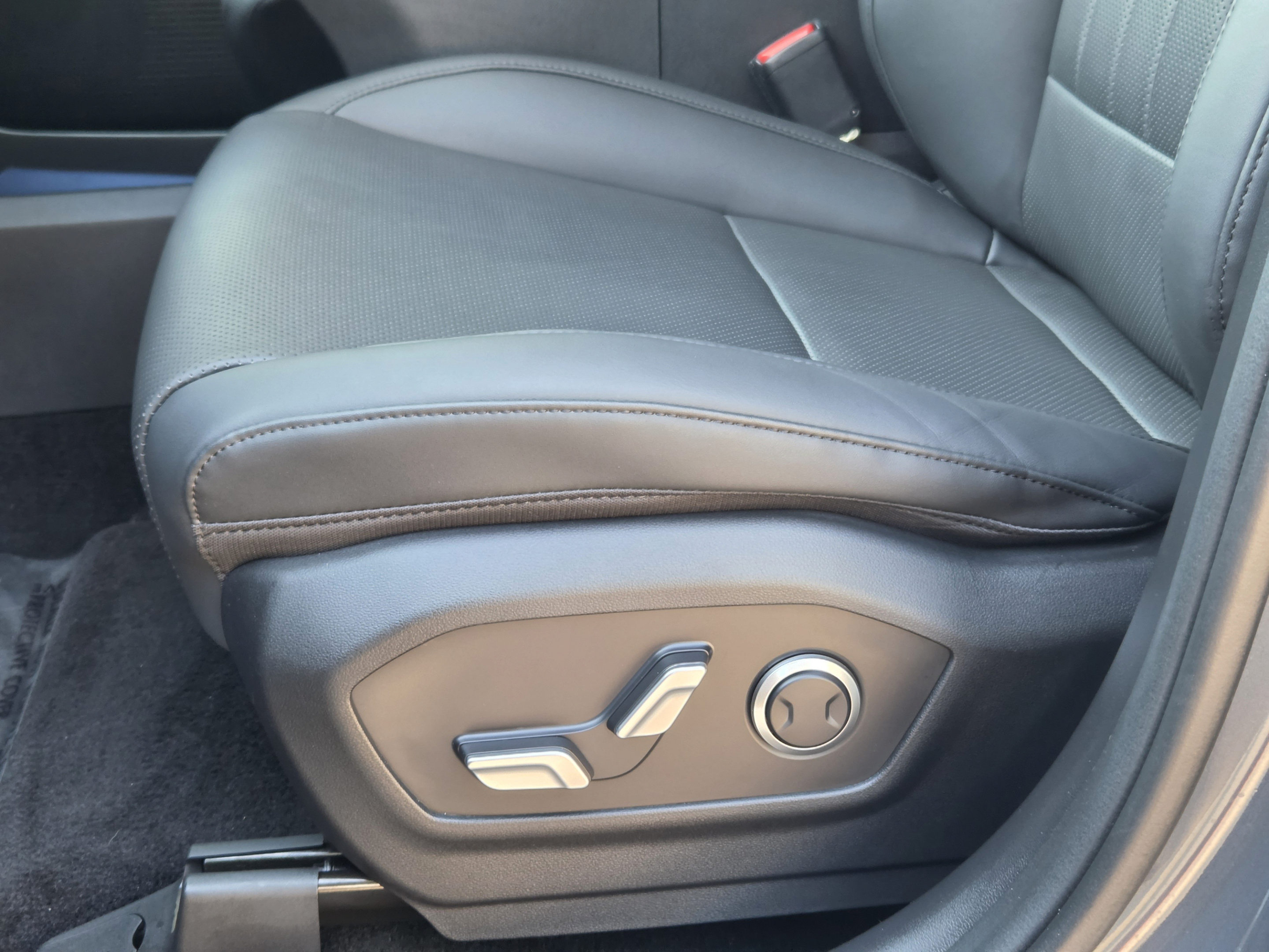 Used 2026 Hyundai Santa Fe SEL w/ Tow & Go Package FWD image 18