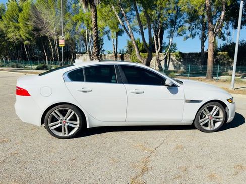 Used 2017 Jaguar XE Prestige image 8