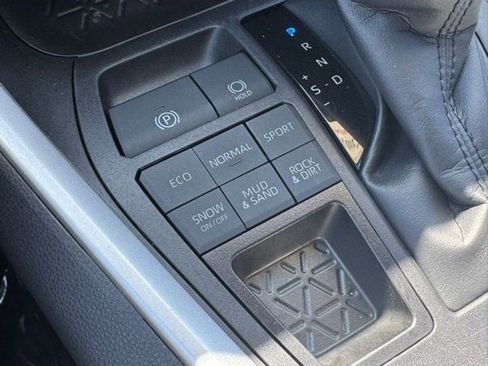 Certified 2025 Toyota RAV4 XLE AWD/4WD image 17
