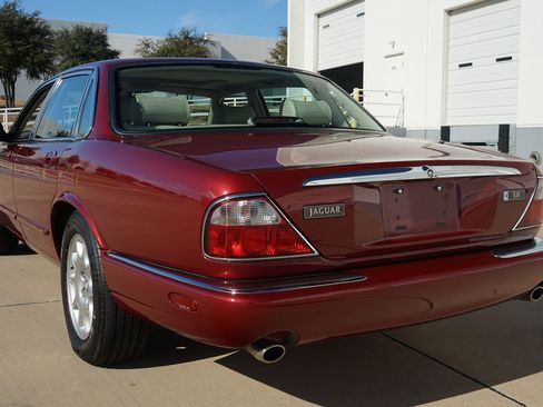Used 1999 Jaguar XJ8 image 9