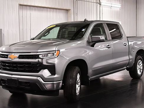 Used 2023 Chevrolet Silverado 1500 LT AWD/4WD image 3
