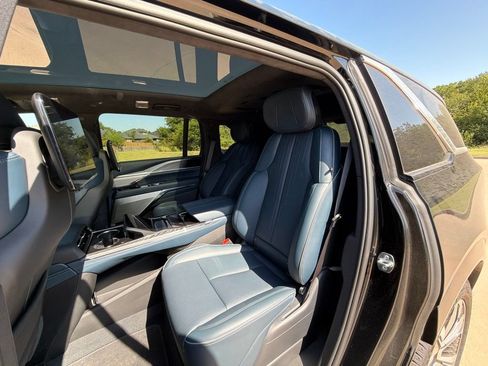 Used 2025 Cadillac Escalade IQ Luxury 2 AWD/4WD image 22