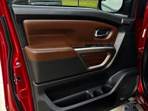 Used 2021 Nissan Titan Platinum Reserve w/ Moonroof Package image 9