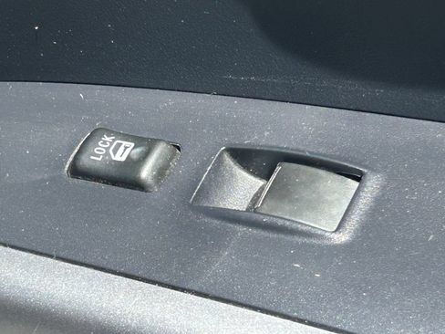 Used 2007 Mitsubishi Outlander ES FWD image 26