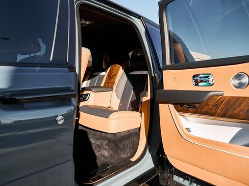 Used 2025 Rolls-Royce Cullinan image 33