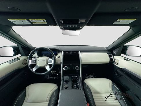 Used 2024 Land Rover Discovery Dynamic SE AWD/4WD image 29