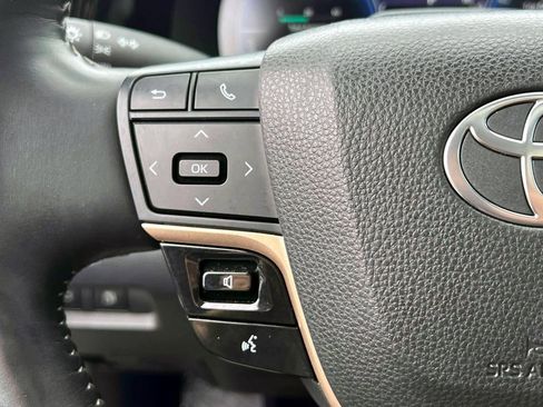 Used 2025 Toyota Crown Limited w/ Advanced Technology Package image 21