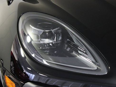 Certified 2026 Porsche Macan S image 11