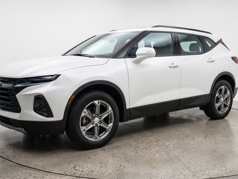 Used 2025 Chevrolet Blazer LT FWD image 3