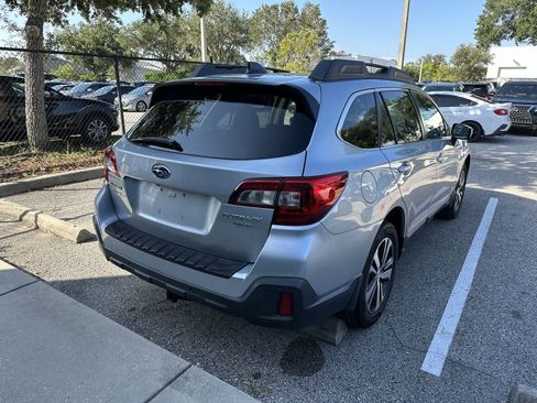Used 2018 Subaru Outback 3.6R Limited AWD/4WD image 8