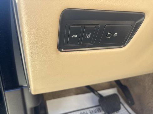 Used 2017 Land Rover Range Rover HSE image 39