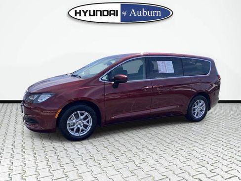 Used 2023 Chrysler Voyager LX FWD image 9