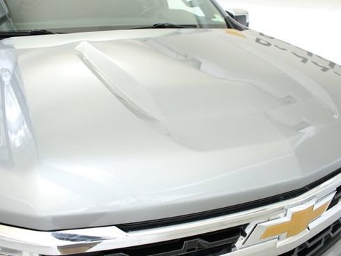 Used 2023 Chevrolet Silverado 1500 LT AWD/4WD image 13