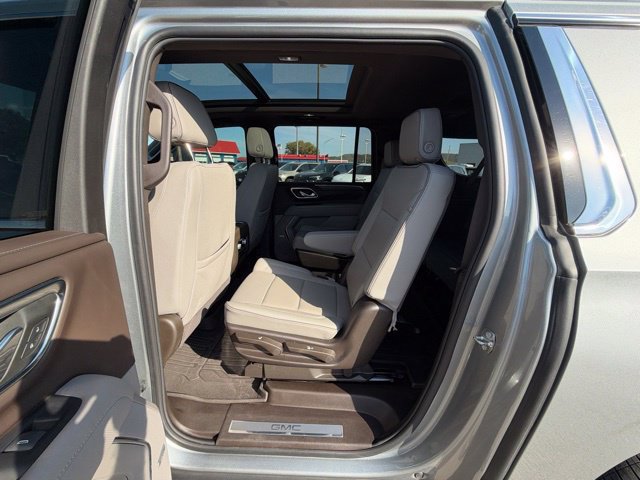 Used 2024 GMC Yukon XL SLT w/ SLT Premium Package AWD/4WD image 31