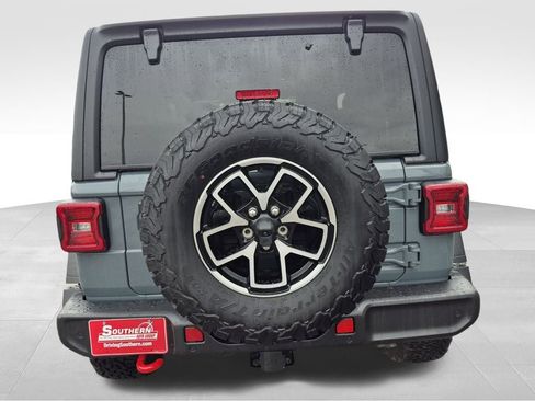 Used 2024 Jeep Wrangler Rubicon w/ Technology Group image 5