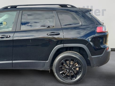 Used 2023 Jeep Cherokee Altitude Lux image 4