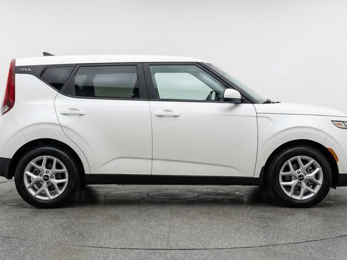 Used 2025 Kia Soul LX w/ LX Technology Package FWD image 11