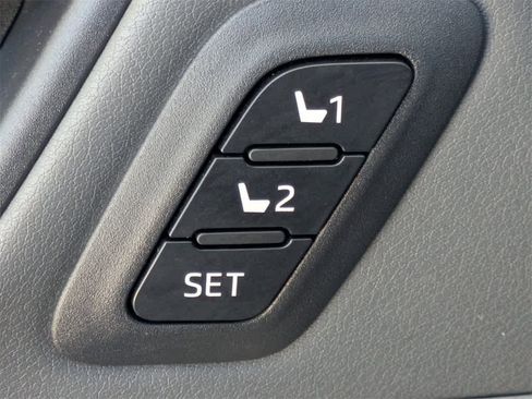 Used 2024 Toyota Venza Limited image 26