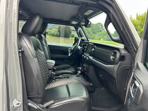 Used 2023 Jeep Wrangler Unlimited Sahara AWD/4WD image 57